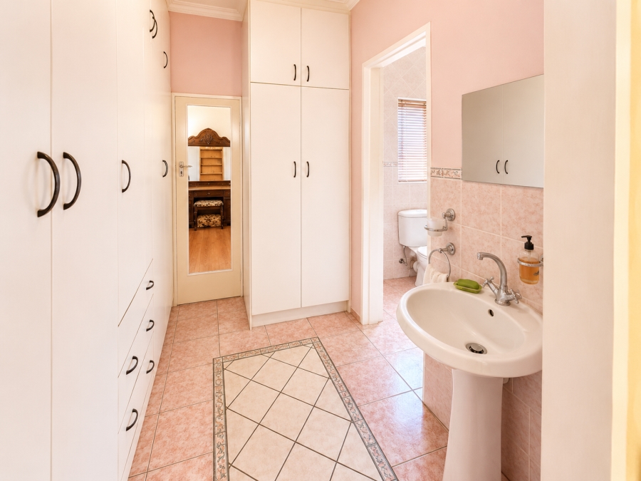 4 Bedroom Property for Sale in Clairewood Western Cape